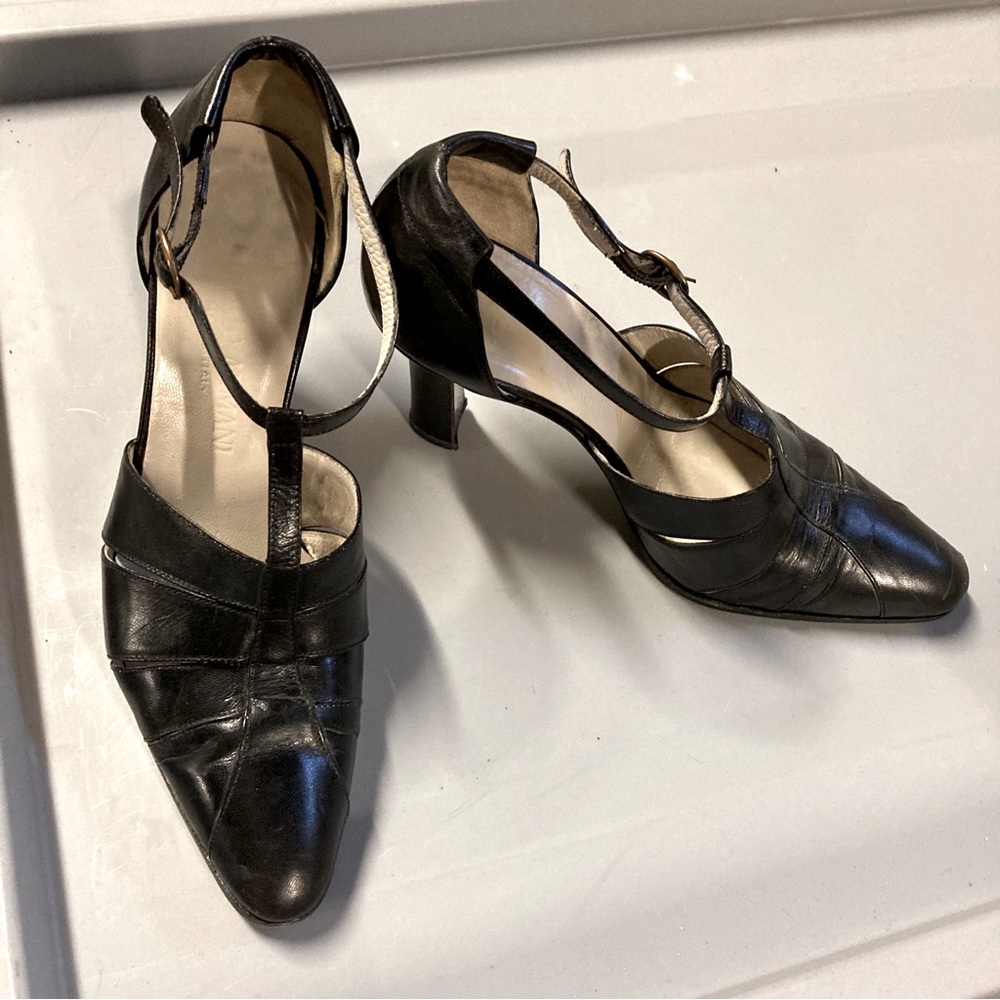 Giorgio Armani Vintage Black Leather T-Strap Pointed Toe Heels 36.5